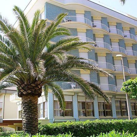 Hotel Boston Alba Adriatica Kültér fotó