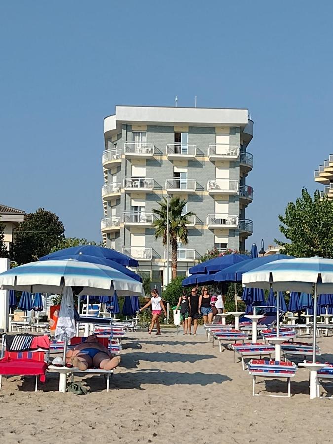 Hotel Boston Alba Adriatica Kültér fotó