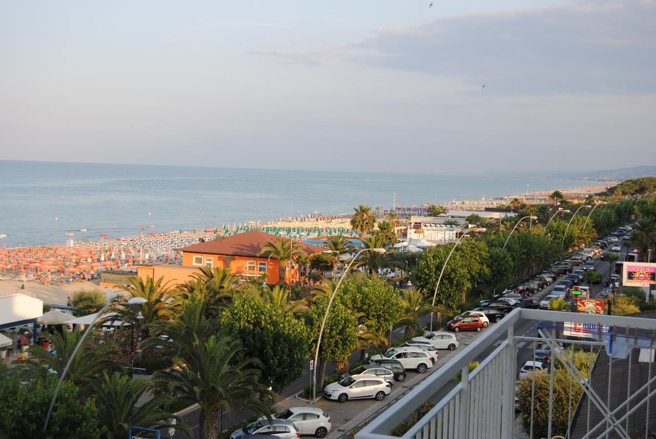 Hotel Boston Alba Adriatica Kültér fotó