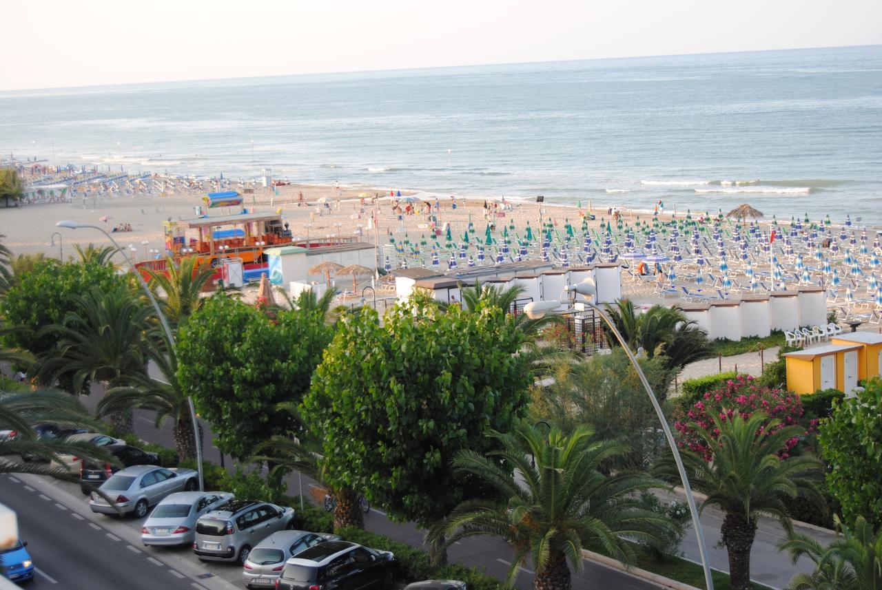 Hotel Boston Alba Adriatica Kültér fotó
