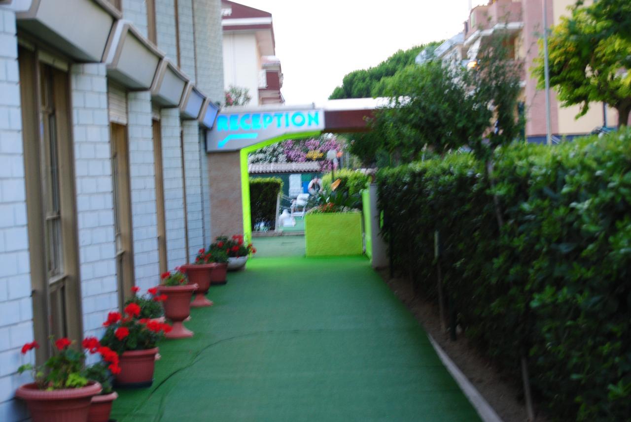 Hotel Boston Alba Adriatica Kültér fotó