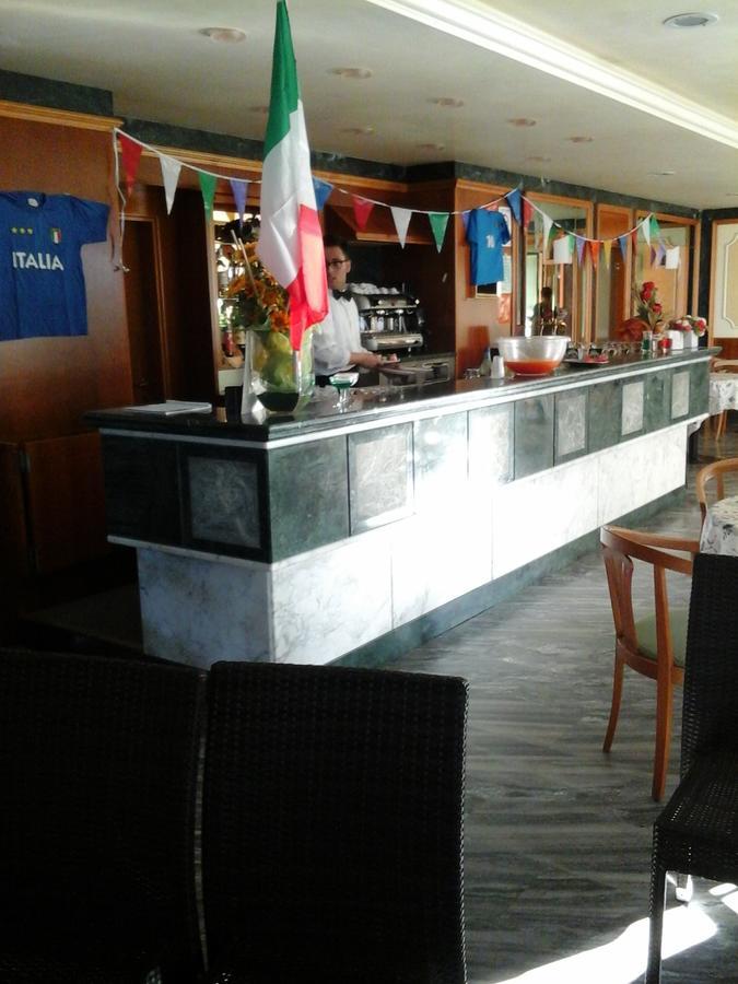 Hotel Boston Alba Adriatica Kültér fotó