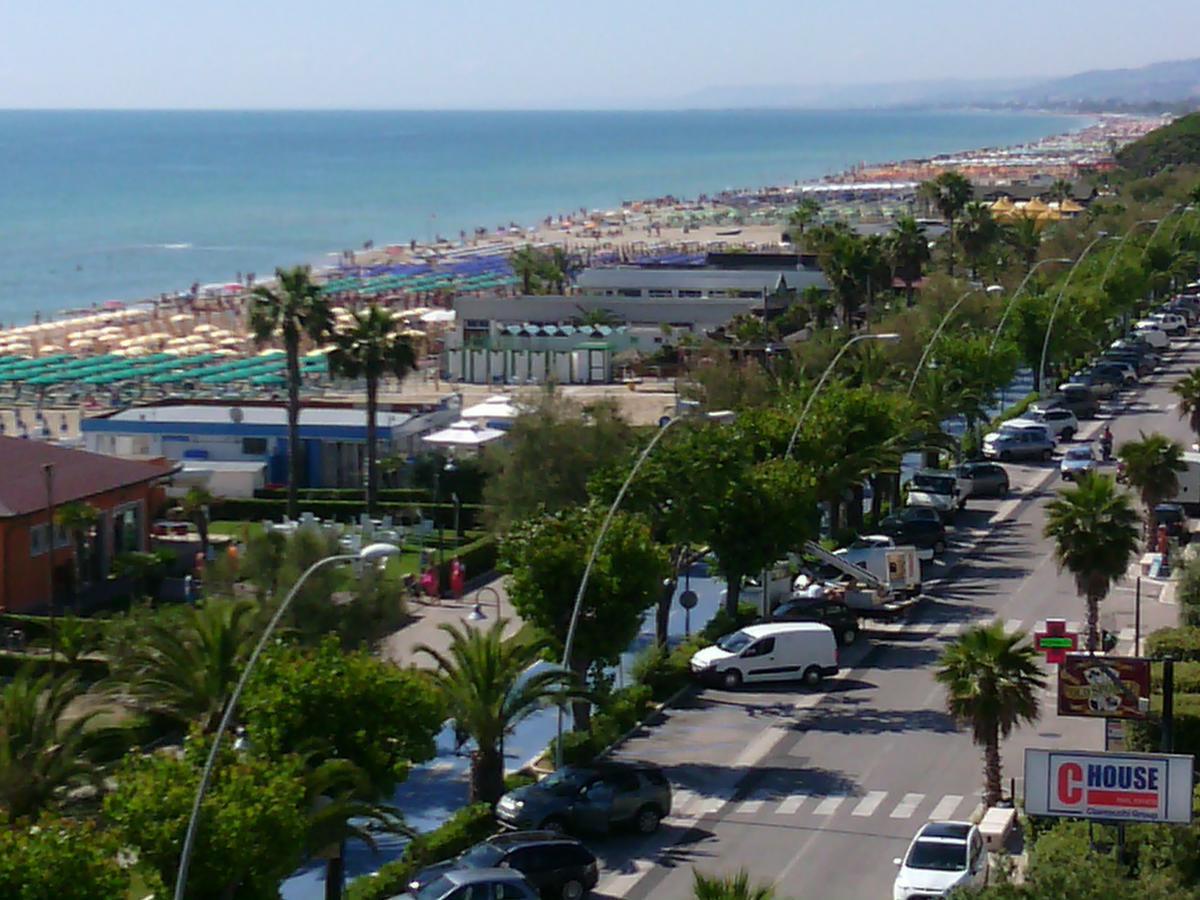 Hotel Boston Alba Adriatica Kültér fotó