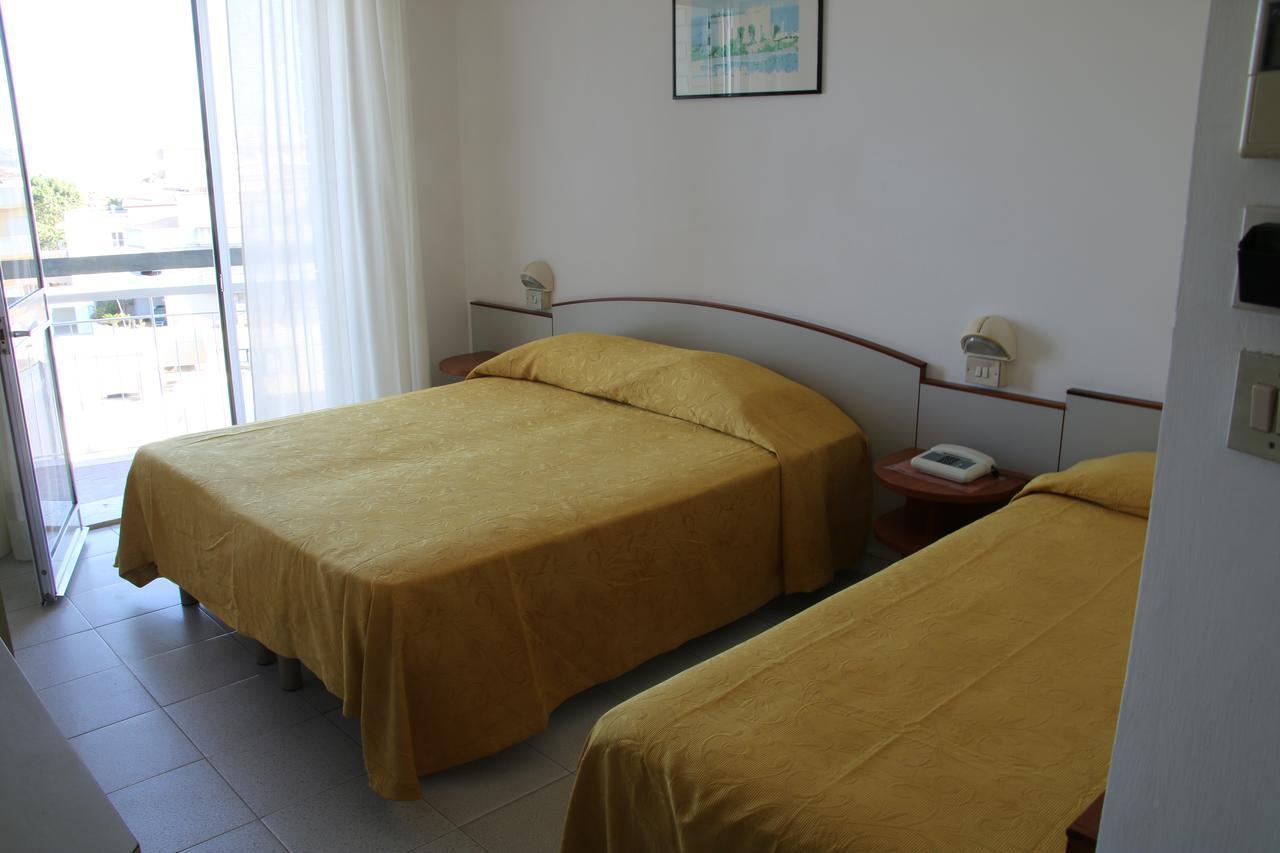 Hotel Boston Alba Adriatica Kültér fotó