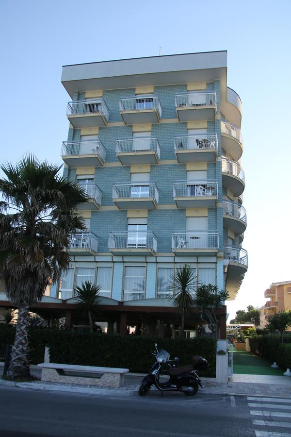 Hotel Boston Alba Adriatica Kültér fotó