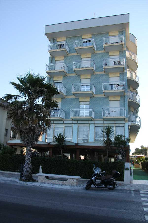 Hotel Boston Alba Adriatica Kültér fotó