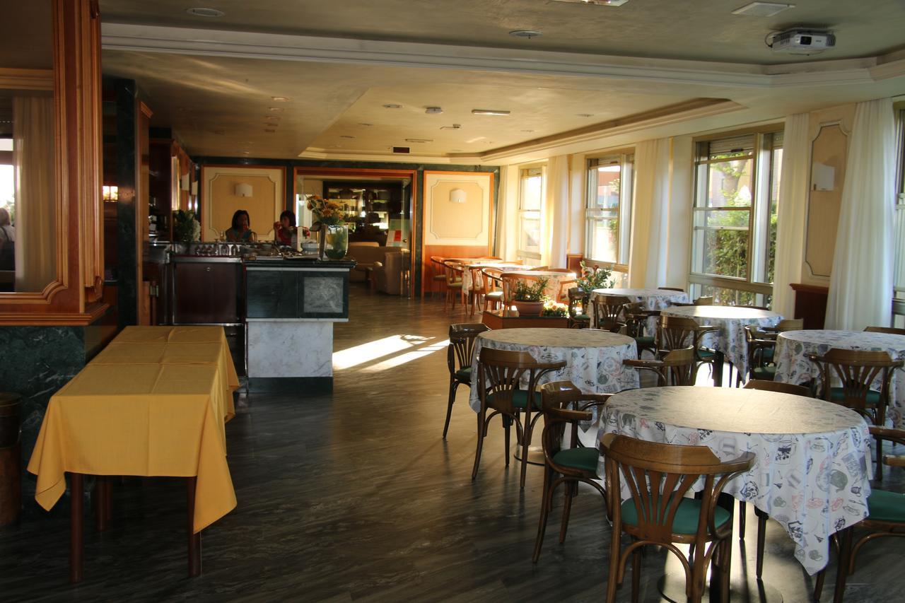 Hotel Boston Alba Adriatica Kültér fotó