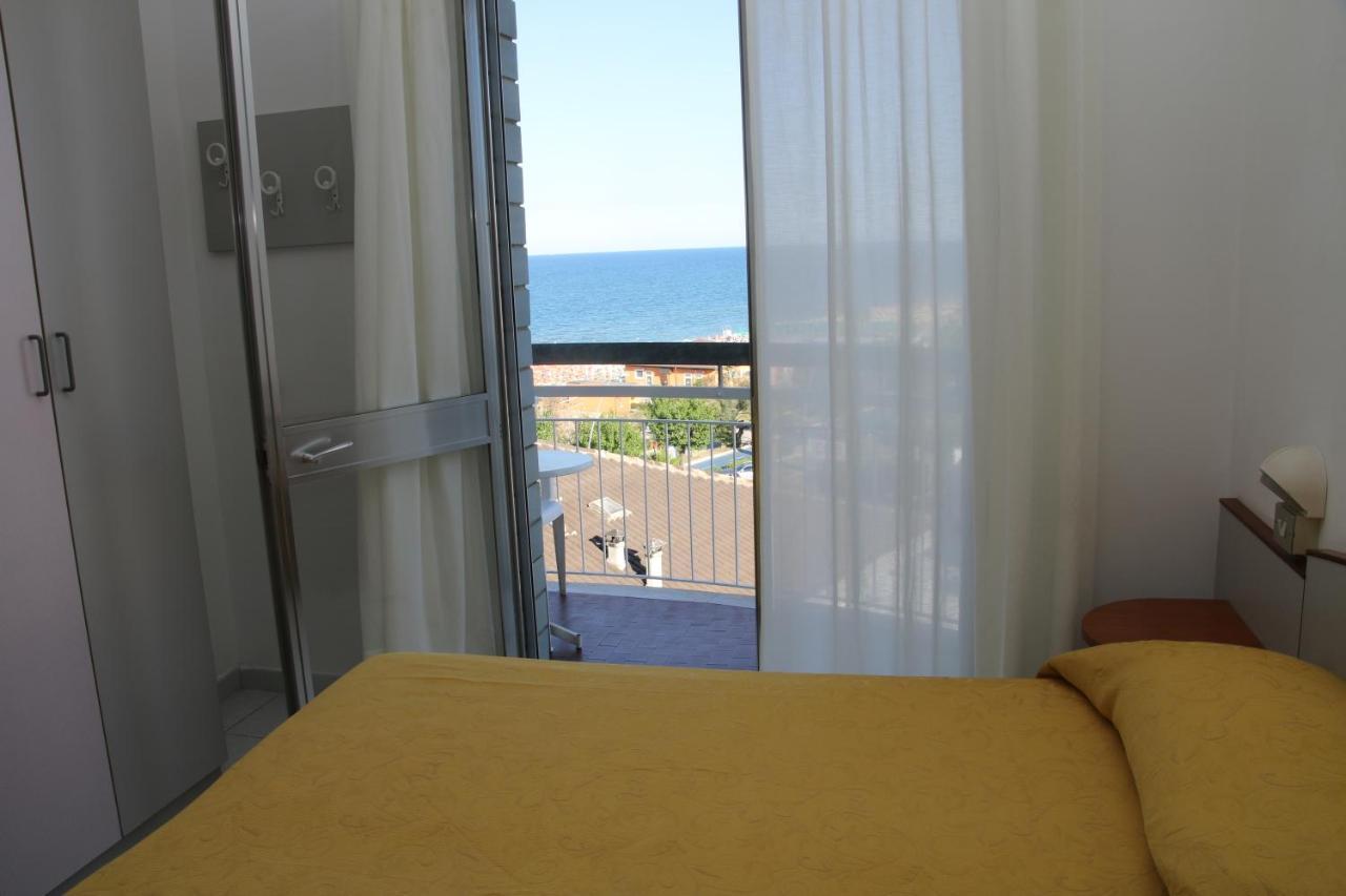 Hotel Boston Alba Adriatica Kültér fotó
