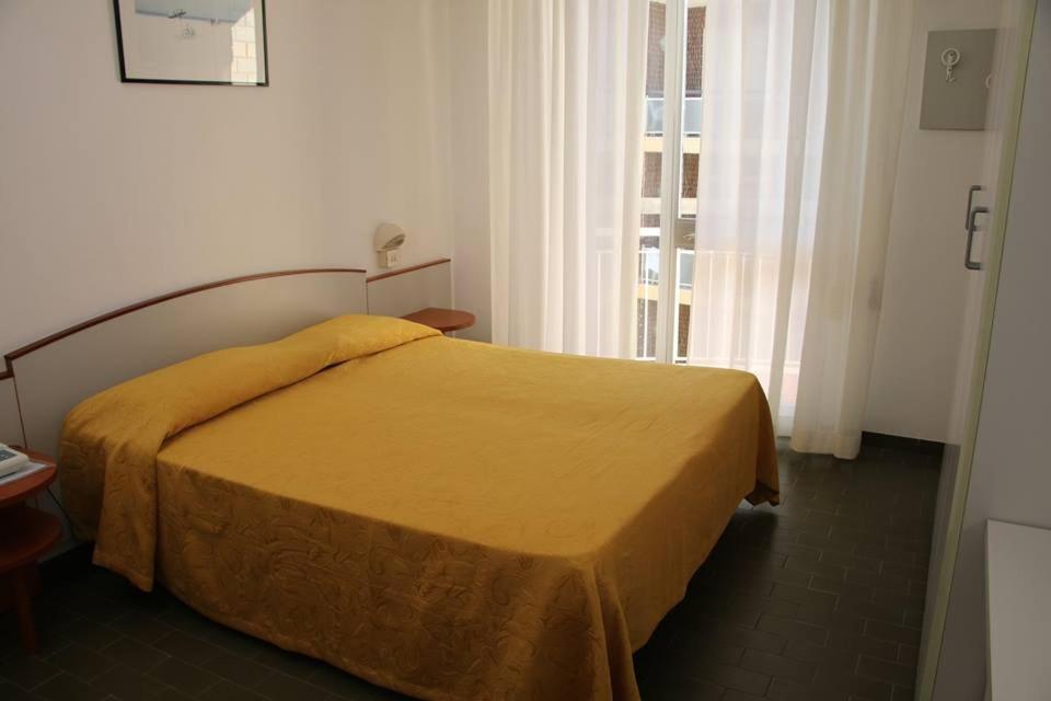 Hotel Boston Alba Adriatica Kültér fotó